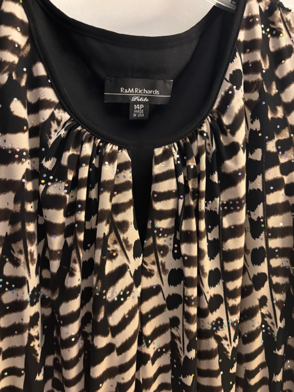Sleeveless R& M Richard’s Black and White Printed Maxi Dress - Picture 6 of 11